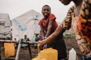 Grace aux interventions de l’UNICEF – Les populations déplacées Accèdent à l&rsquo;Eau et à l&rsquo;Assainissement