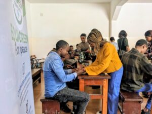 Goma : Equigreen for Peace initie des jeunes à la fabrication de sacs écologiques recyclés