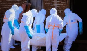 Ebola : pourquoi les enterrements dignes et securisés (EDS) sont essentiels
